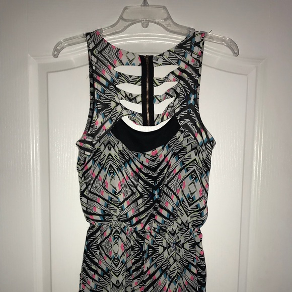 Colorful romper with a cute zipper on the back! - Picture 2 of 3